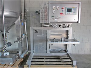 Van Meurs B 200 bag-in-box filling machine with 2000 litre feed tank