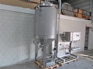 Van Meurs B 200 bag-in-box filling machine with 2000 litre feed tank