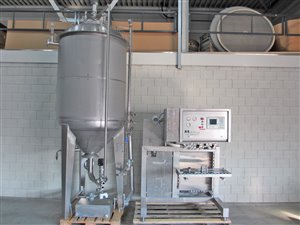 Van Meurs B 200 bag-in-box filling machine with 2000 litre feed tank